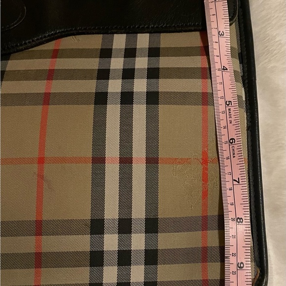 Authentic Burberry logo clutch bag. - Picture 4 of 10
